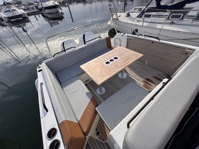 slider 4 Beneteau Flyer 9 Sundeck